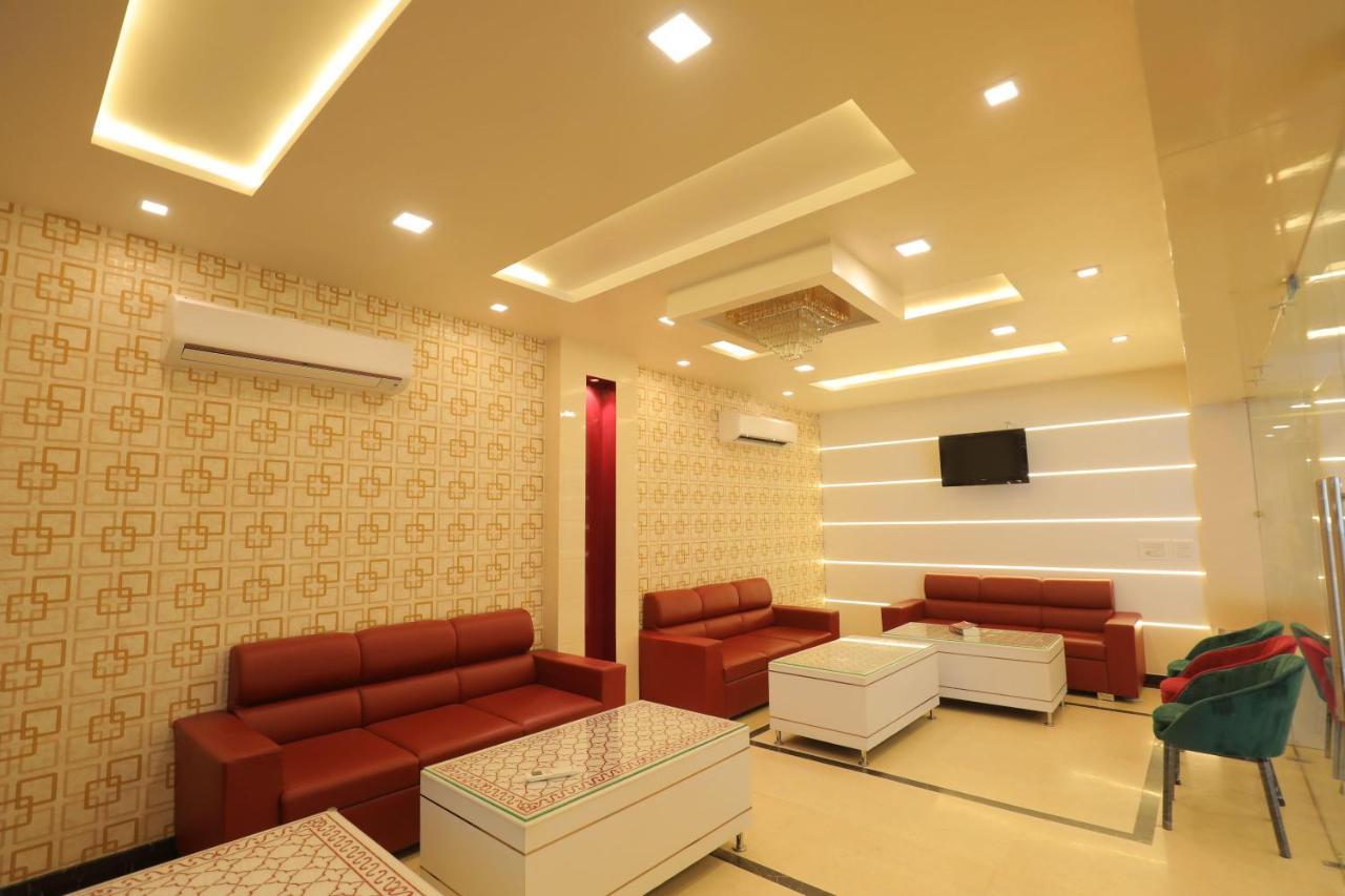 Hotel Sahib'S Red Carpet - Family & Corporate Hotel Chain อัครา ภายนอก รูปภาพ