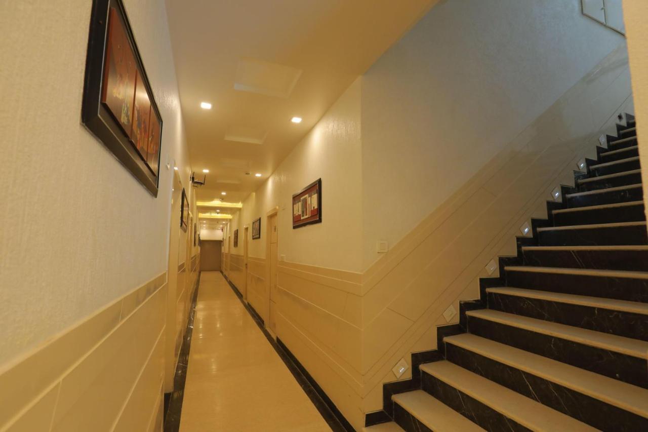 Hotel Sahib'S Red Carpet - Family & Corporate Hotel Chain อัครา ภายนอก รูปภาพ